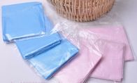 ピンクの青いよごれ止めオイルの医療機器のための使い捨て可能なプラスチック胸当てのエプロン